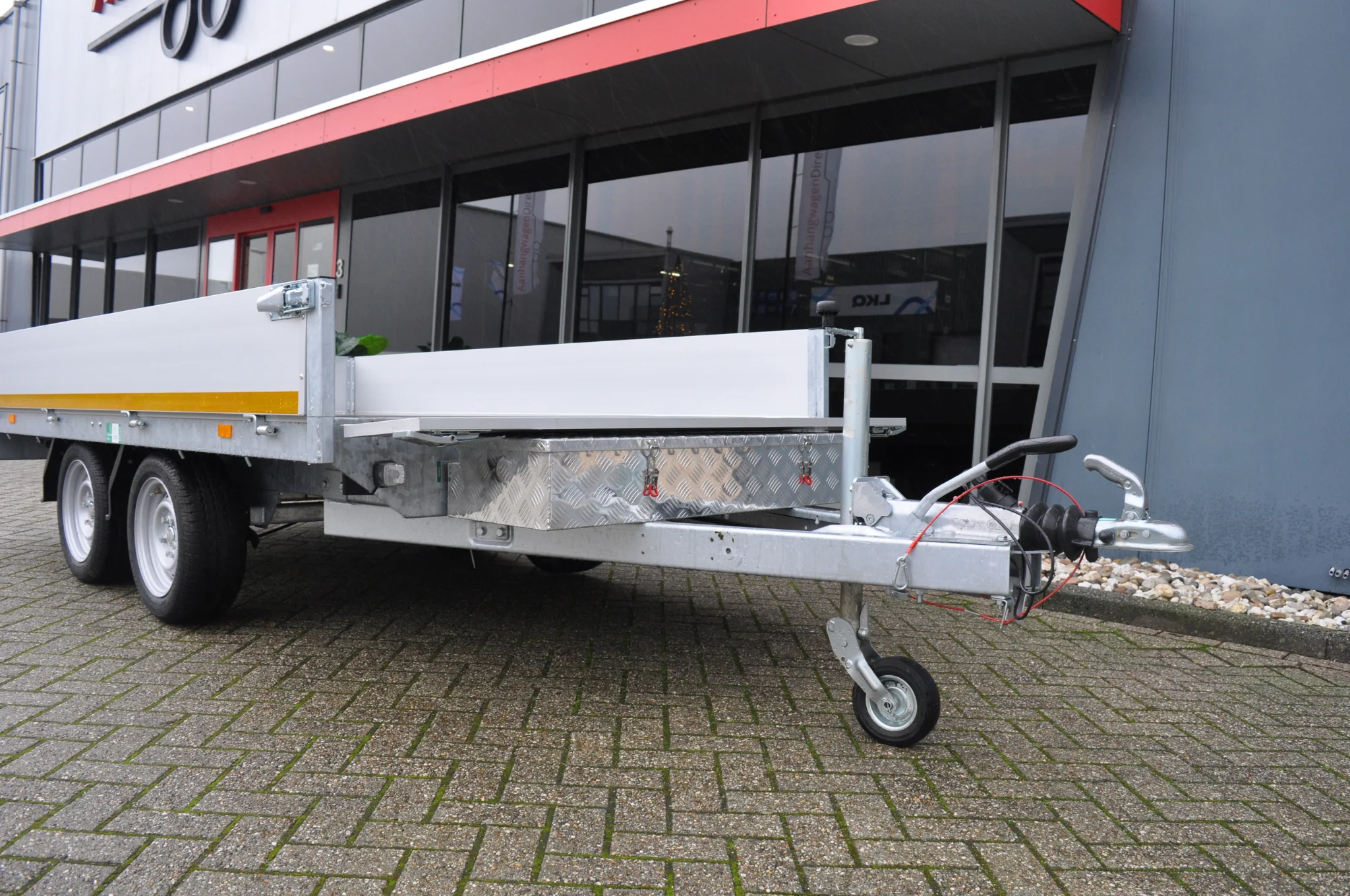 Aluminium Deichselbox 1200x380x195 mm - 2.5 mm Wandstärke - ideal für Plateauwagen und Autotransporter - wasser- und staubdicht - mit Spannverschluss - Image 3