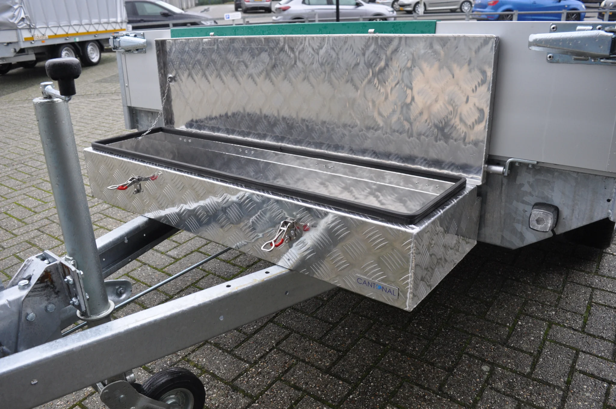 Aluminium Deichselbox 1200x380x195 mm - 2.5 mm Wandstärke - ideal für Plateauwagen und Autotransporter - wasser- und staubdicht - mit Spannverschluss - Image 6