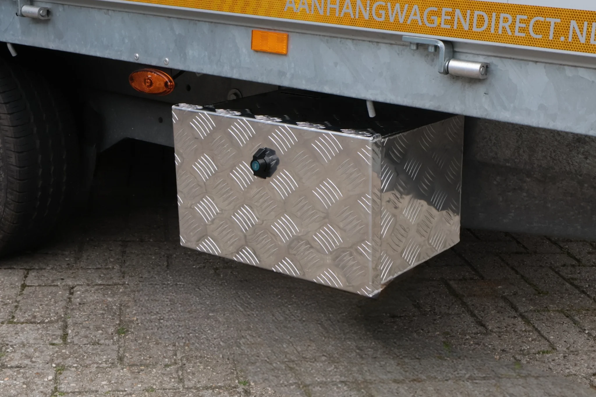 Aluminium-Deichselbox aus Riffelblech - 400×240×300 mm - Image 2