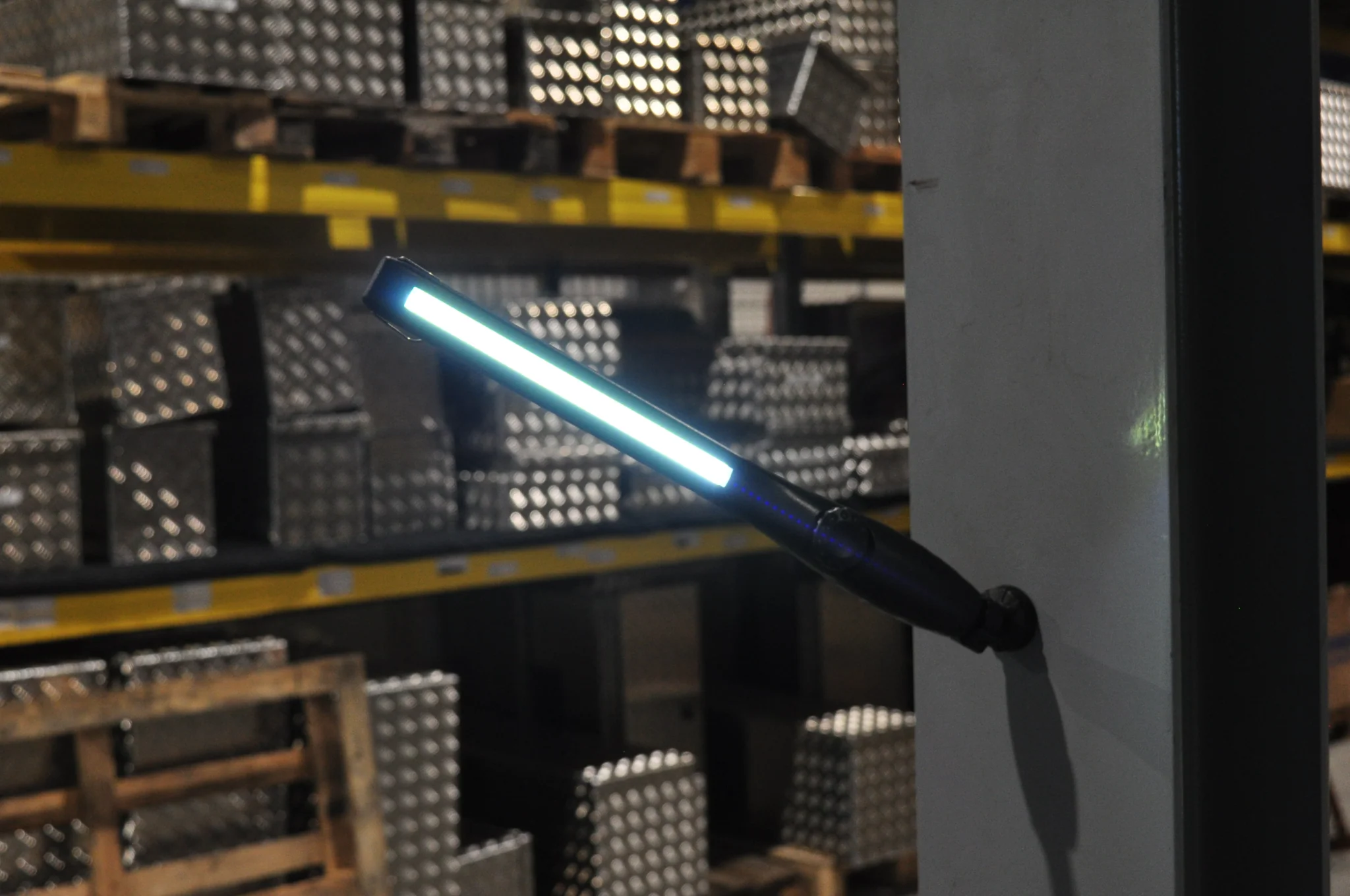 LED-Arbeitsscheinwerfer mit Lichtdimmer und 2200 mAh Li-on-Akku - Image 3