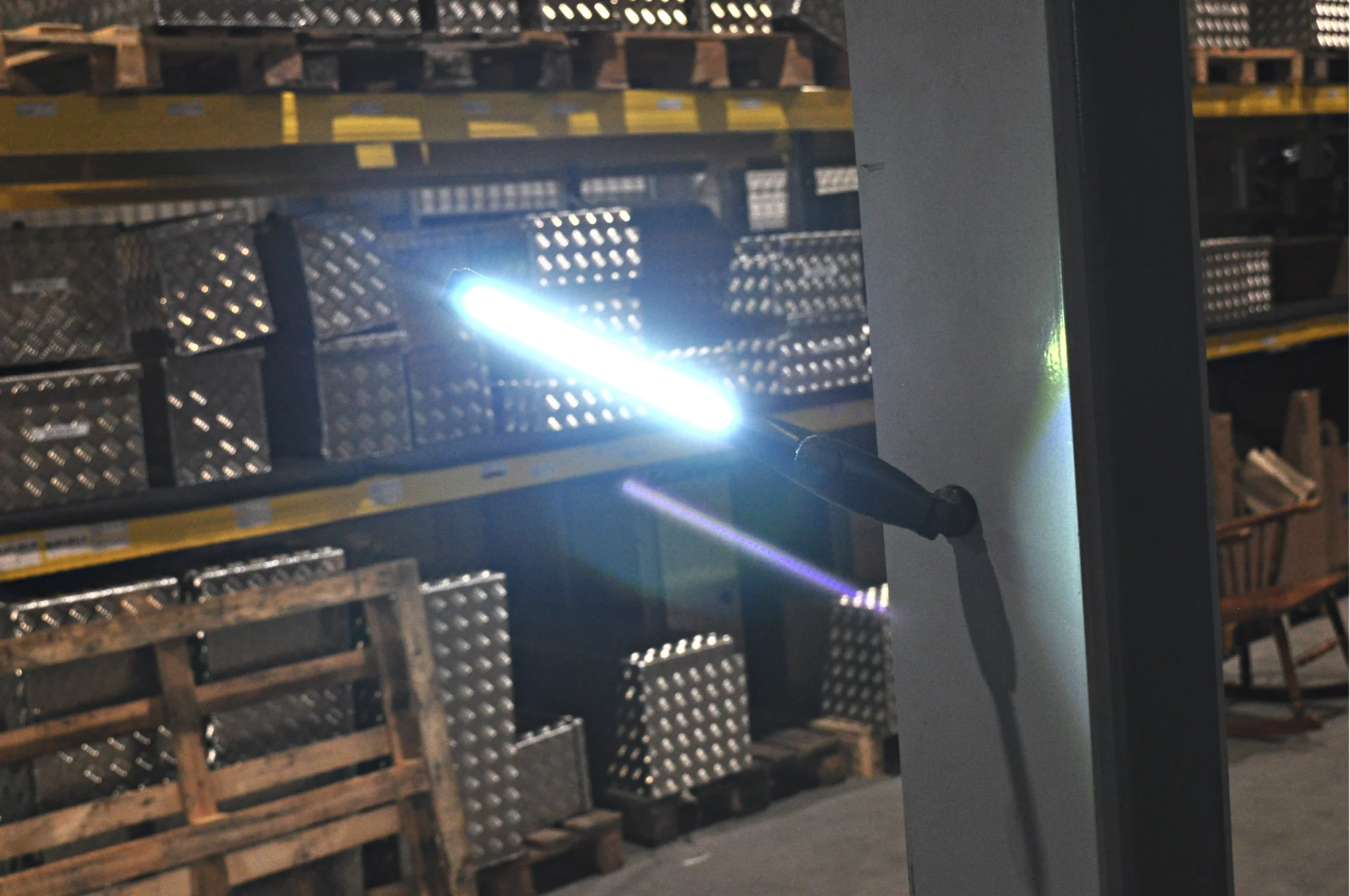 LED-Arbeitsscheinwerfer mit Lichtdimmer und 2200 mAh Li-on-Akku - Image 4