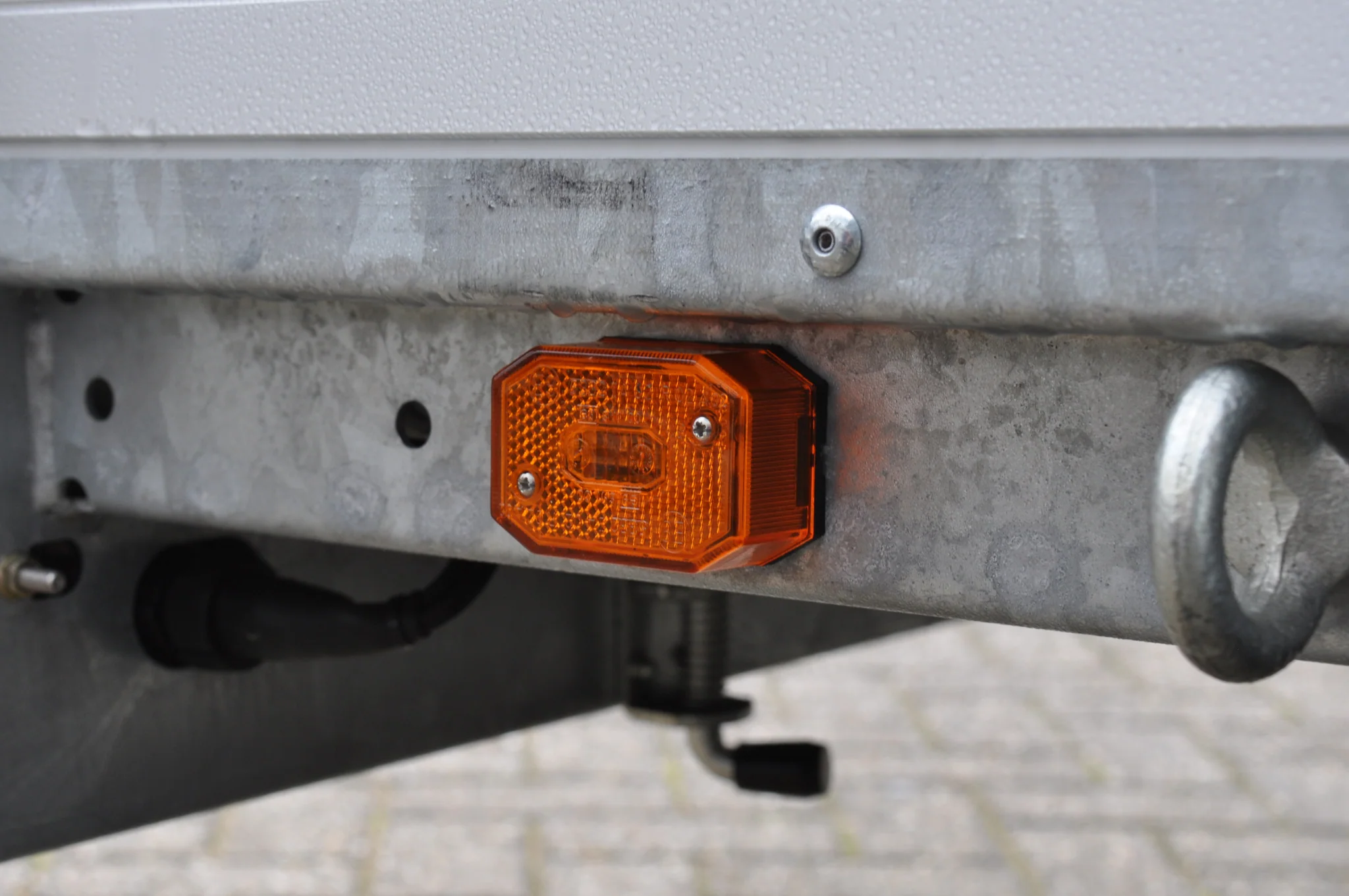 Aspock Flexipoint orange/gelbe Begrenzungsleuchte mit direktem DC-Anschluss - Image 4