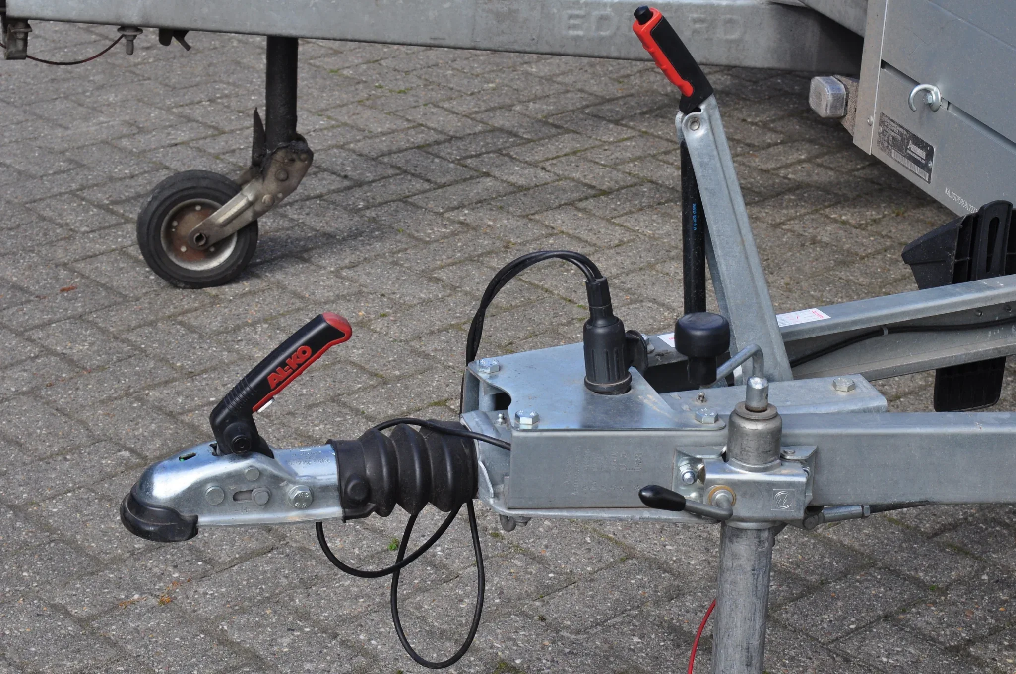 AL- KO Auflaufeinrichtung für Anhänger - 251S - maximale Anhängelast: 2600 kg - V-Deichselanschluss - Unterbau - Image 2
