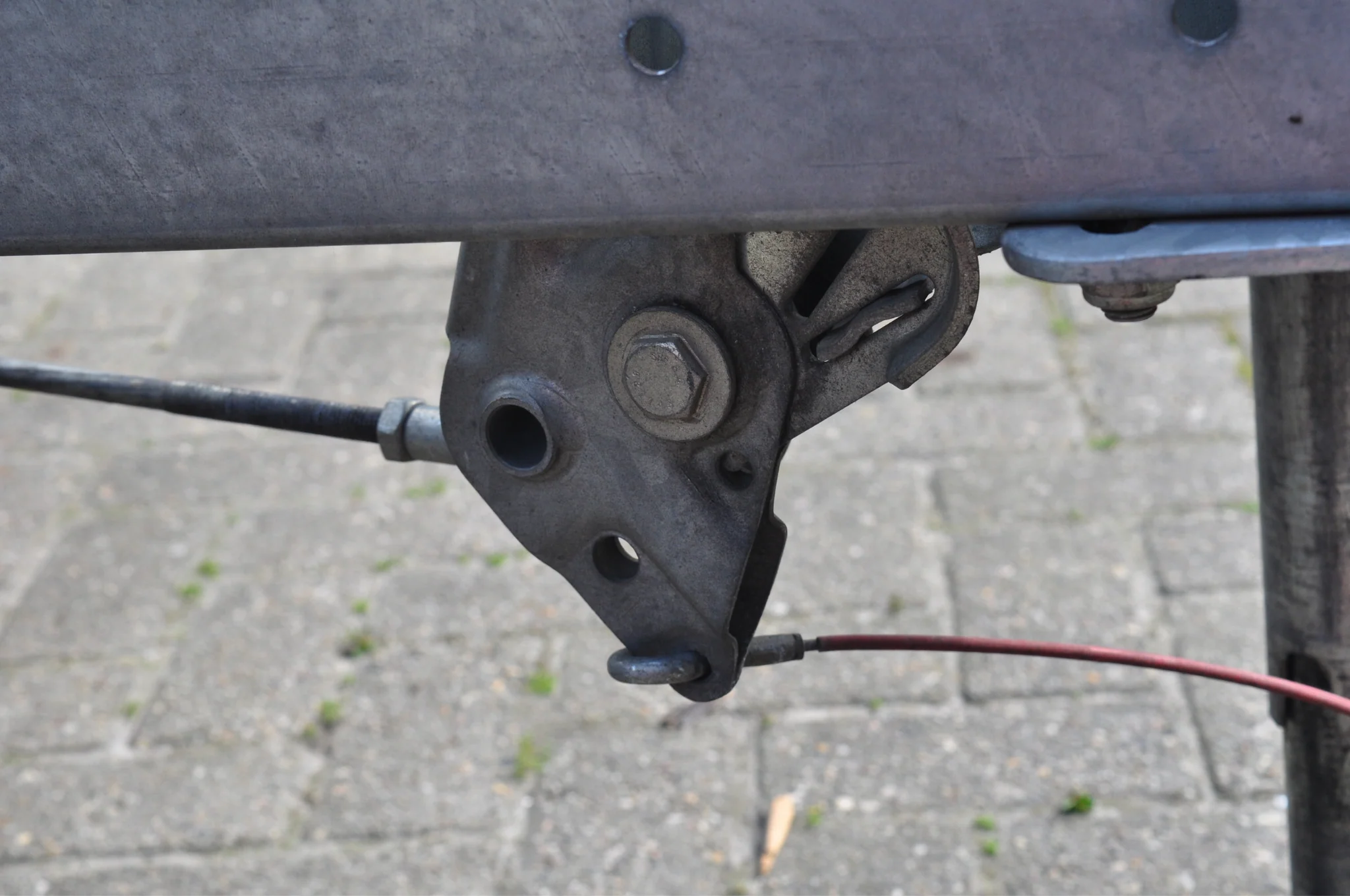 AL- KO Auflaufeinrichtung für Anhänger - 251S - maximale Anhängelast: 2600 kg - V-Deichselanschluss - Unterbau - Image 9