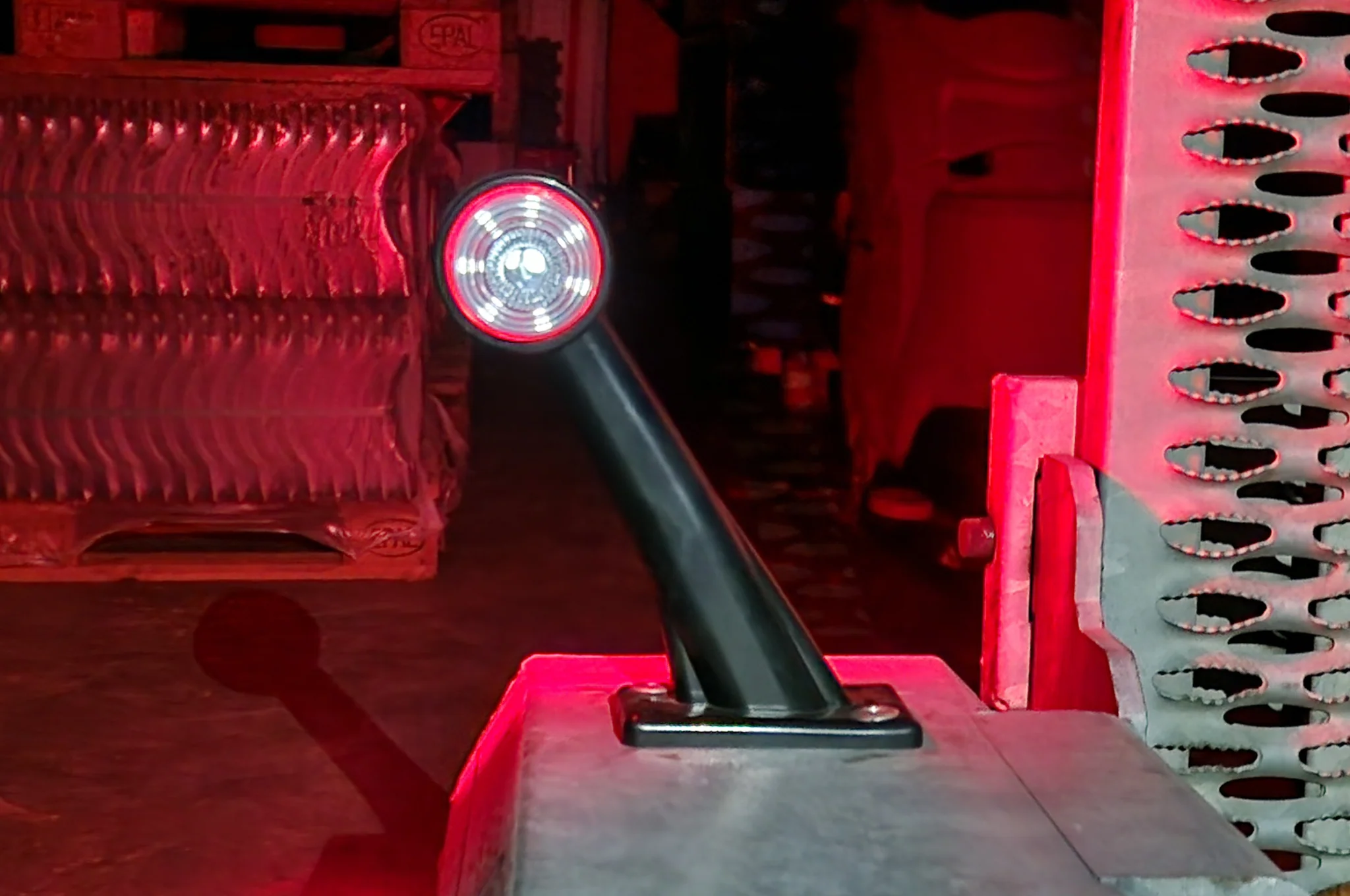 Begrenzungsleuchte Rot/Weiß Licht 19 cm lang in schrägem Winkel - 2 Stück - links und rechts  - LED - Image 6
