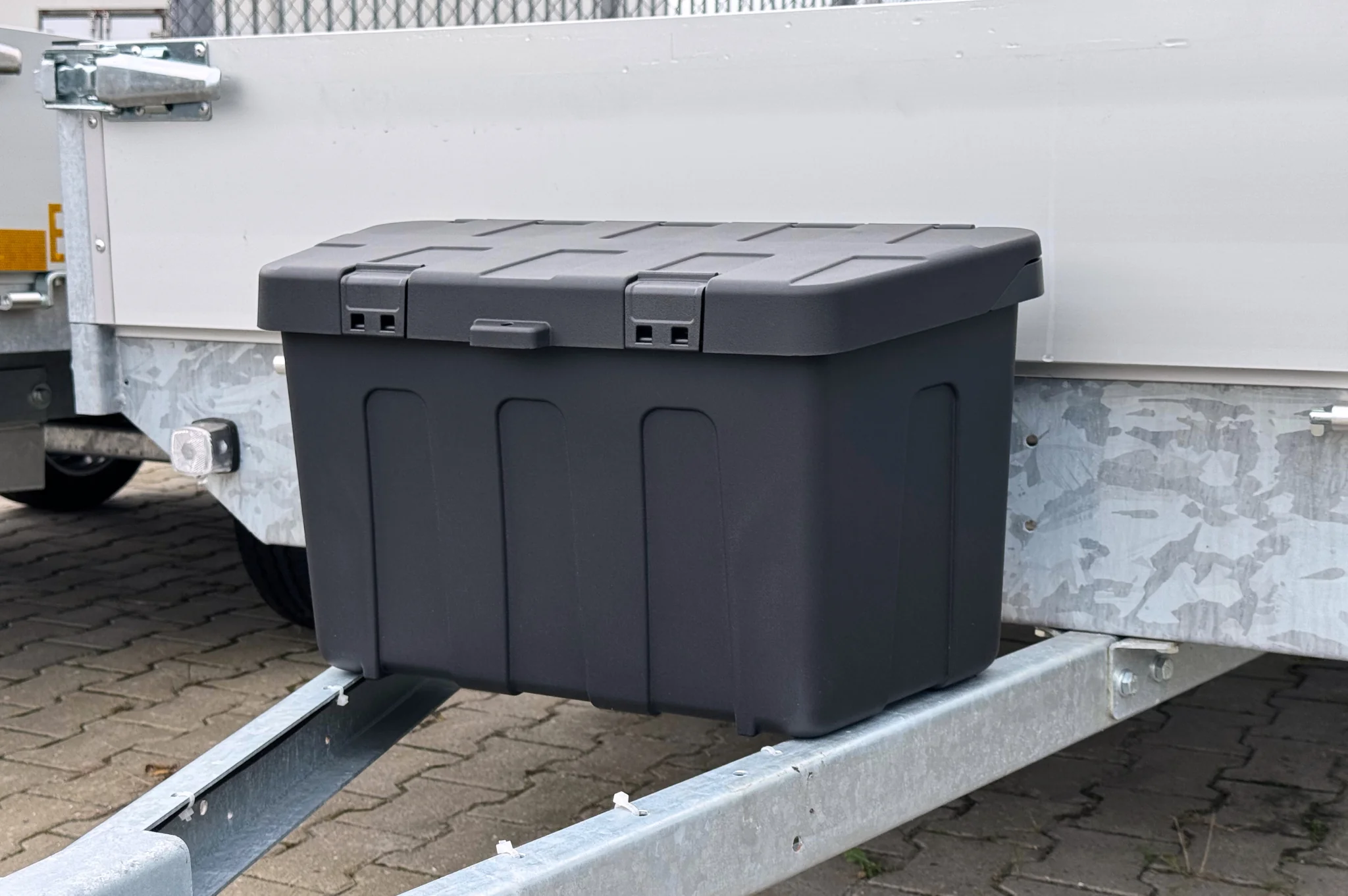 De Haan Profibox Plus - 630x321x355 mm - Kunststoff (PP/Polypropylen) - wasser- und staubgeschützter Deichselbox - Image 2