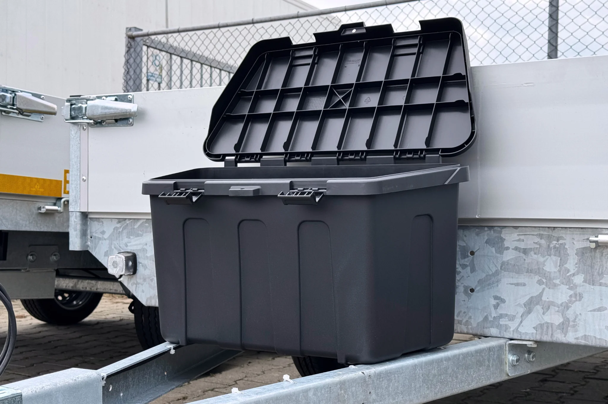 De Haan Profibox Plus - 630x321x355 mm - Kunststoff (PP/Polypropylen) - wasser- und staubgeschützter Deichselbox - Image 4