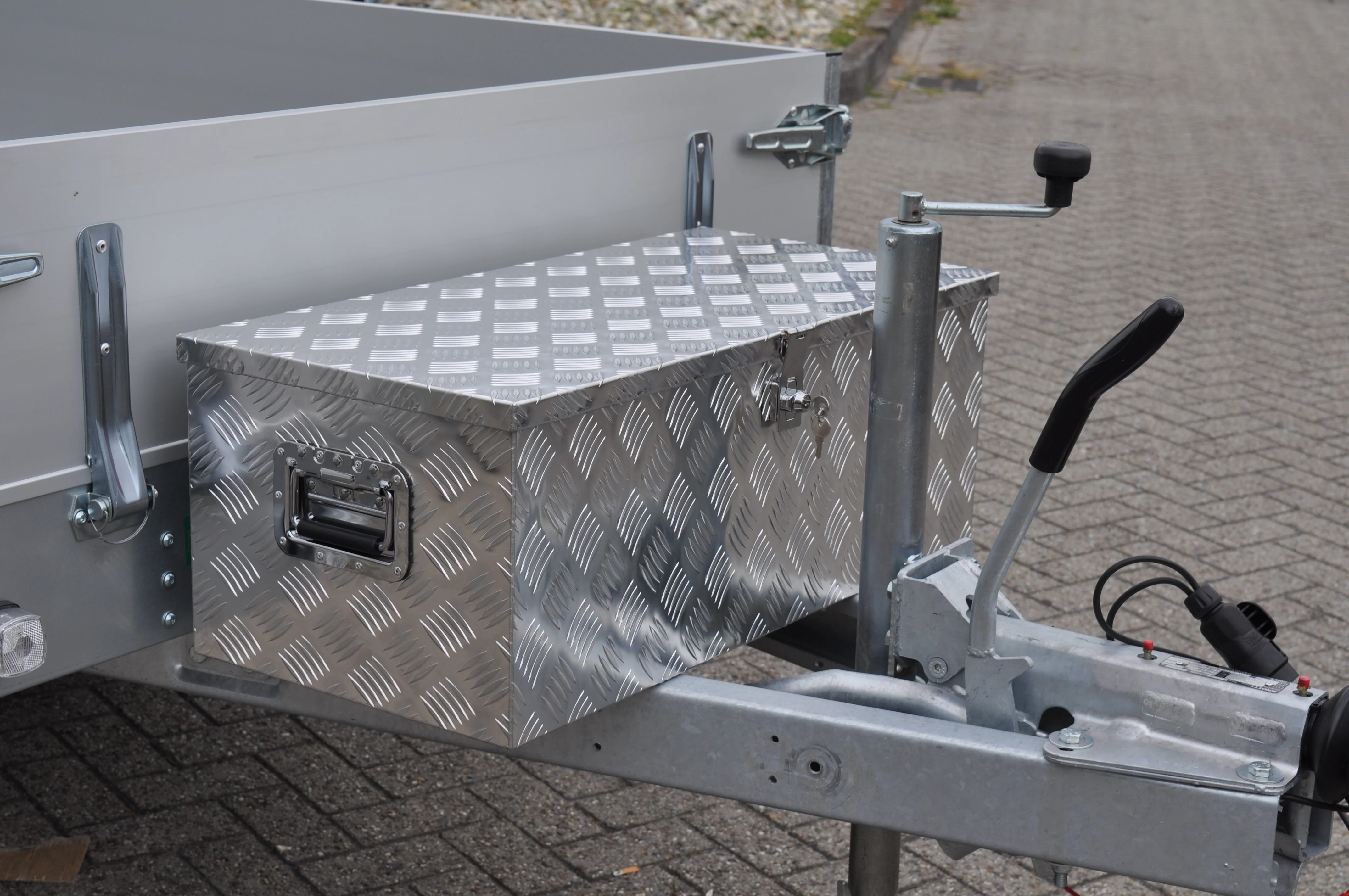 Deichselbox Aluminium-Riffelblech 840x400x310 mm – mit Schmetterlingsverschluss - Image 9