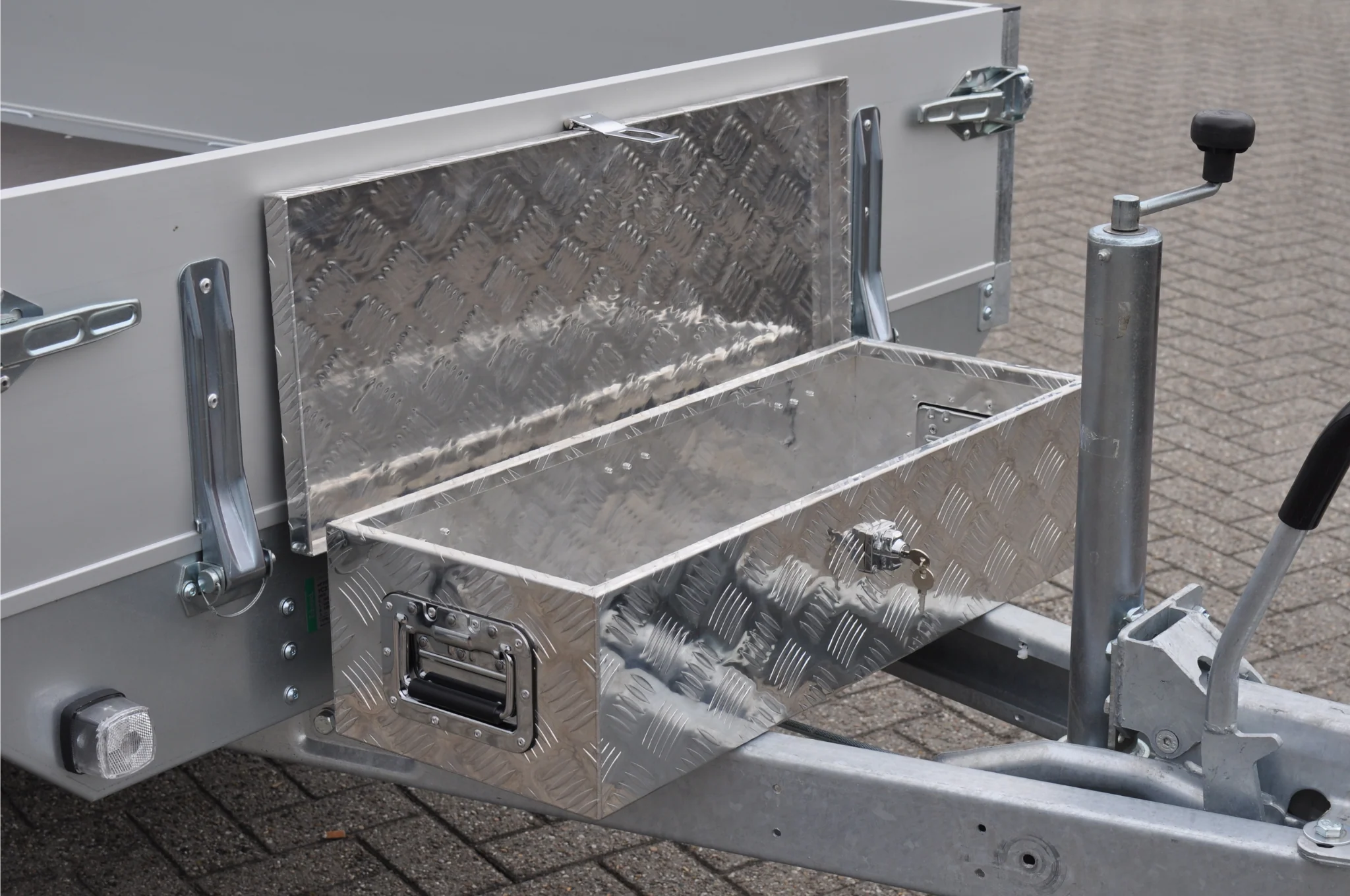 Deichselbox aus Aluminium-Riffelblech 800x300x190 mm – Schmetterlingsverschluss - Image 2