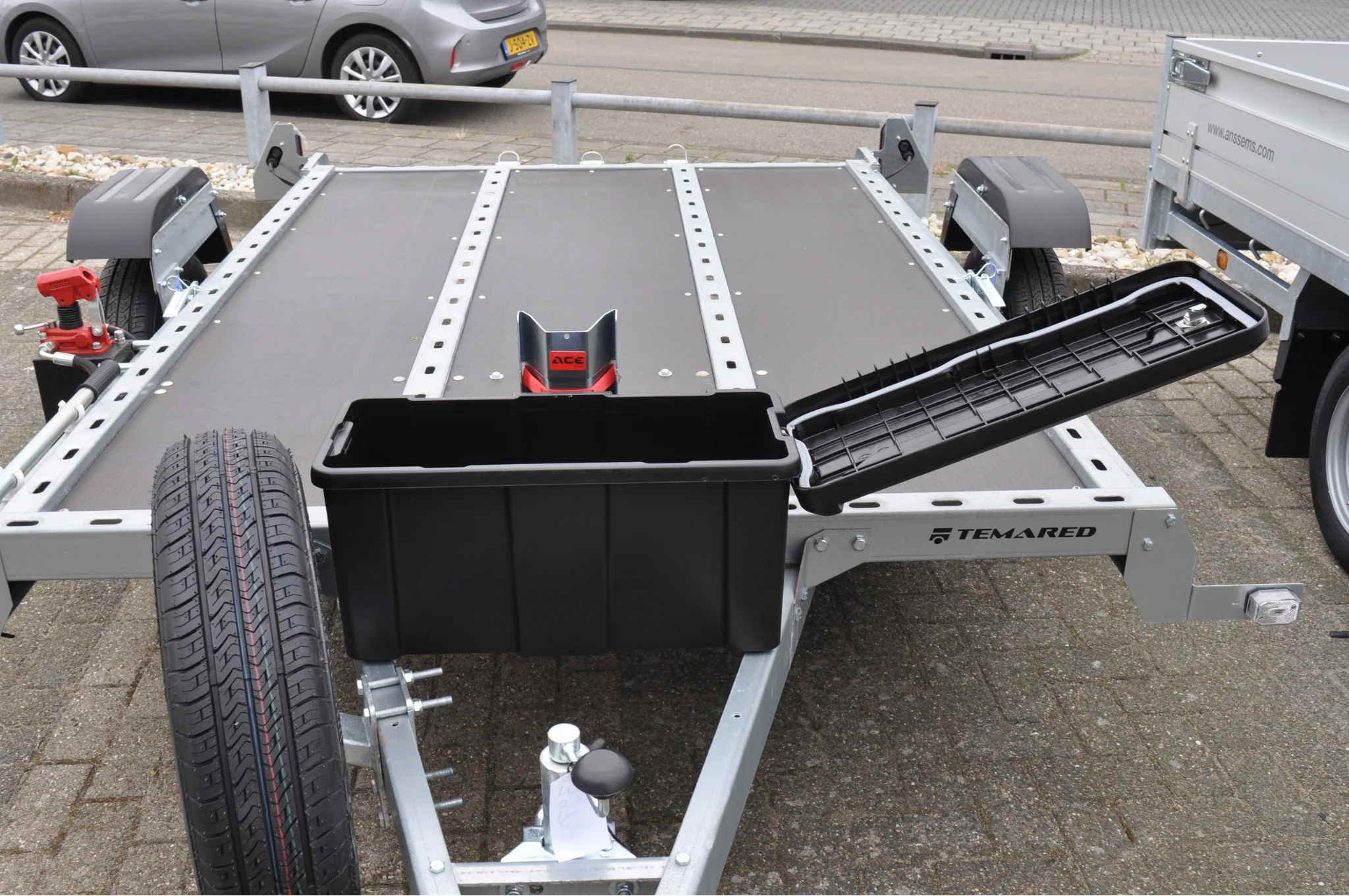 Aufgesetzter Deichselbox - 550x250x295 mm aus Kunststoff mit T-Verschluss - Image 3