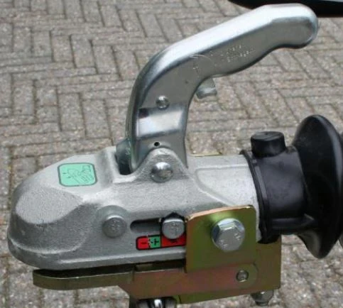 DoubleLock EM350 Fixed Lock - SCM-geprüftes Unterbau-Deichselschloss für gebremste Kupplungen - Image 7
