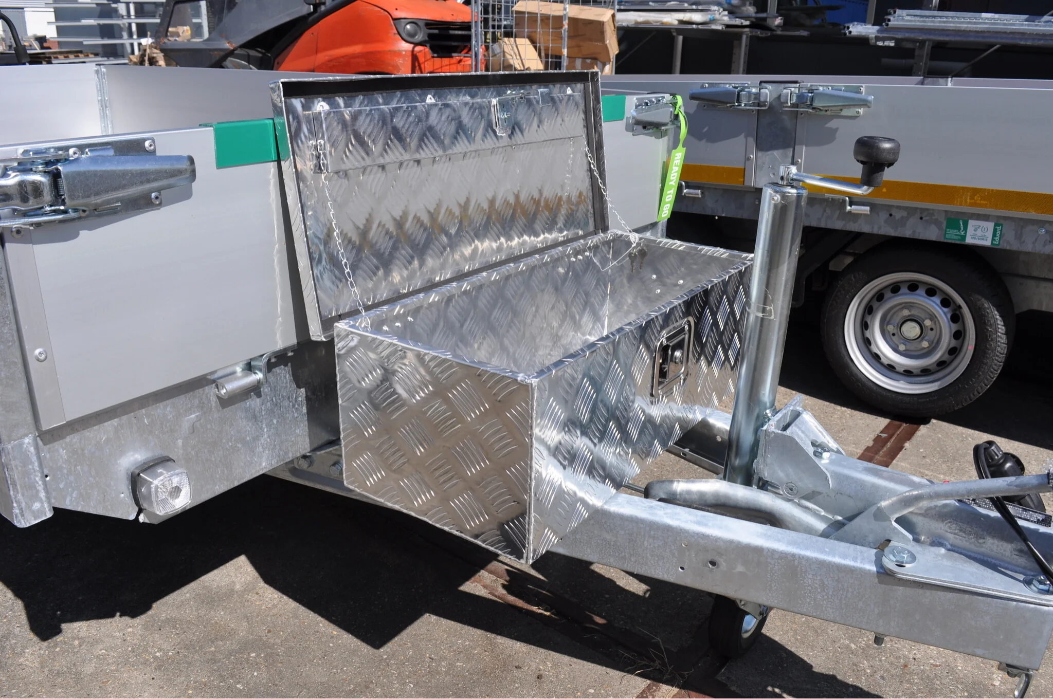 Riffelblech Aluminium Deichselbox/Werkzeugbox/Deichselkasten 765x330x245 mm - mit eingebautem Schloss - Image 6
