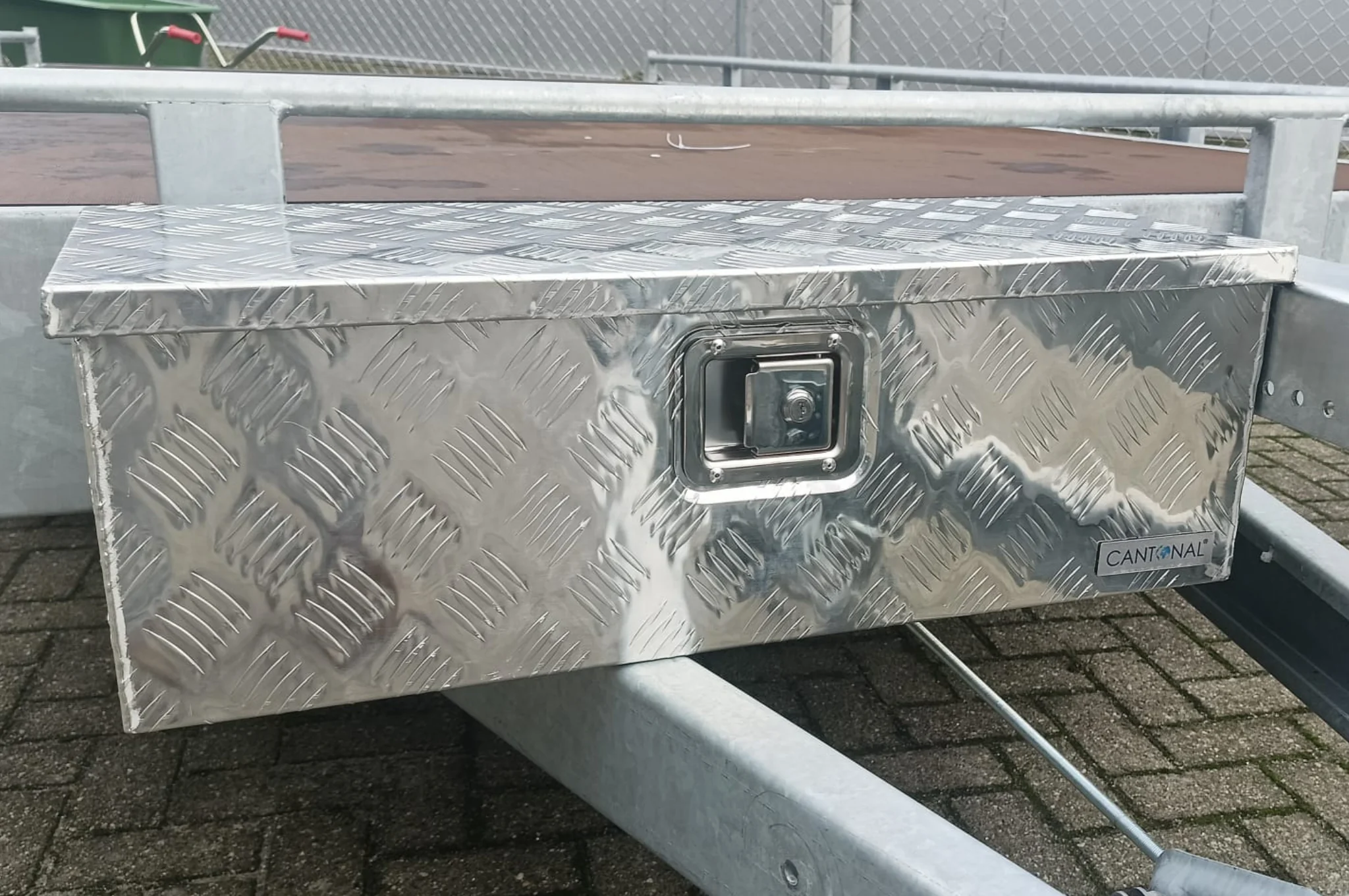 Riffelblech Aluminium Deichselbox/Werkzeugbox/Deichselkasten 765x330x245 mm - mit eingebautem Schloss - Image 8