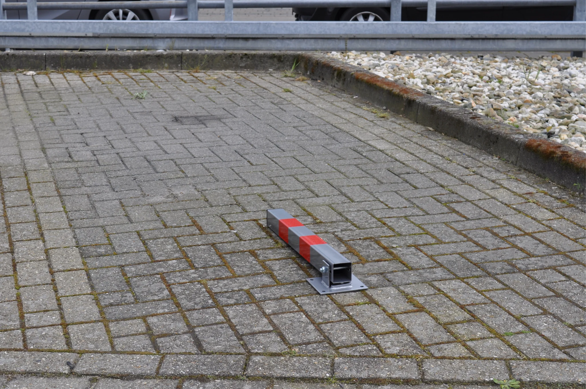 Absperrpfosten klappbar mit Schloss - 650x60x60 mm - grau/rot Parkplatzsperre - Image 8