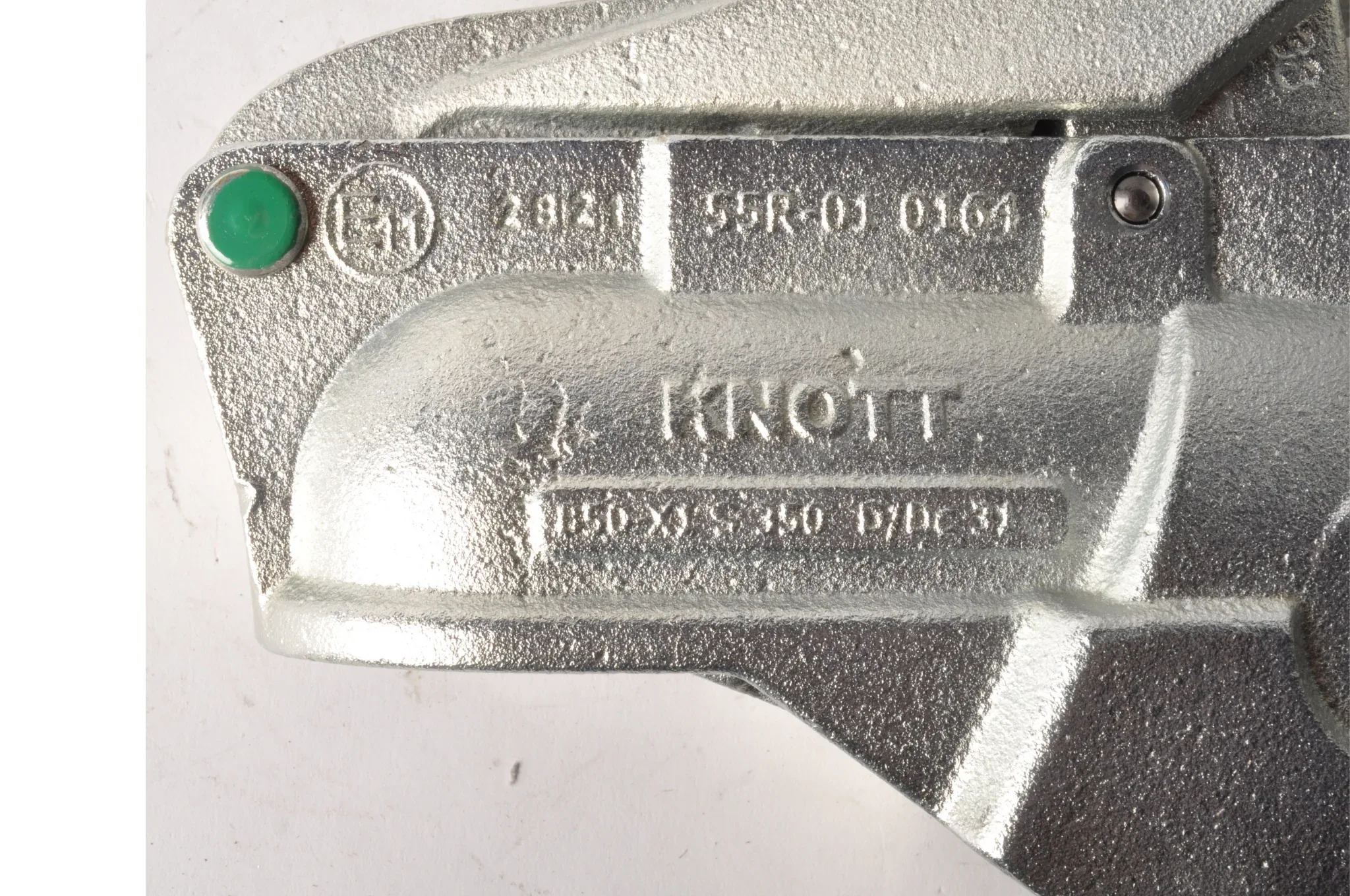 Knott AV50 - rund 60 mm - 3500 kg - gebremste Kugelkupplung mit integriertem Schloss - Image 4