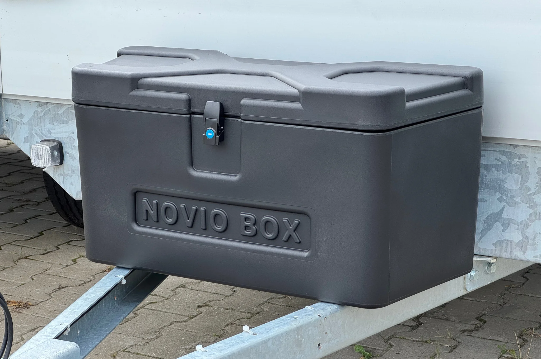Novio Staubox mit integriertem Schloss - 770x355x370 mm - Image 2