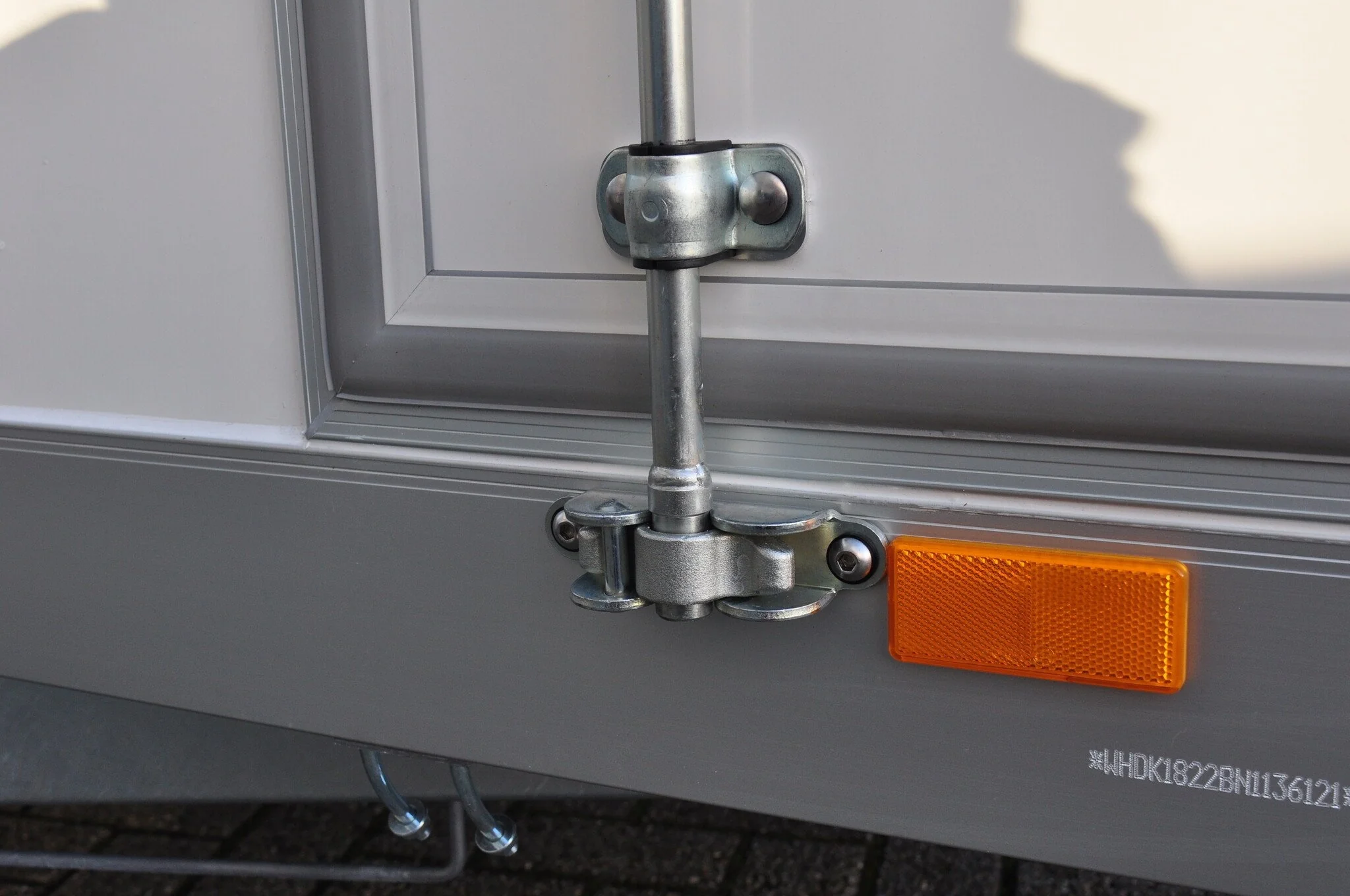 Orange/gelber Reflektor 82x36 mm selbstklebend - Image 2