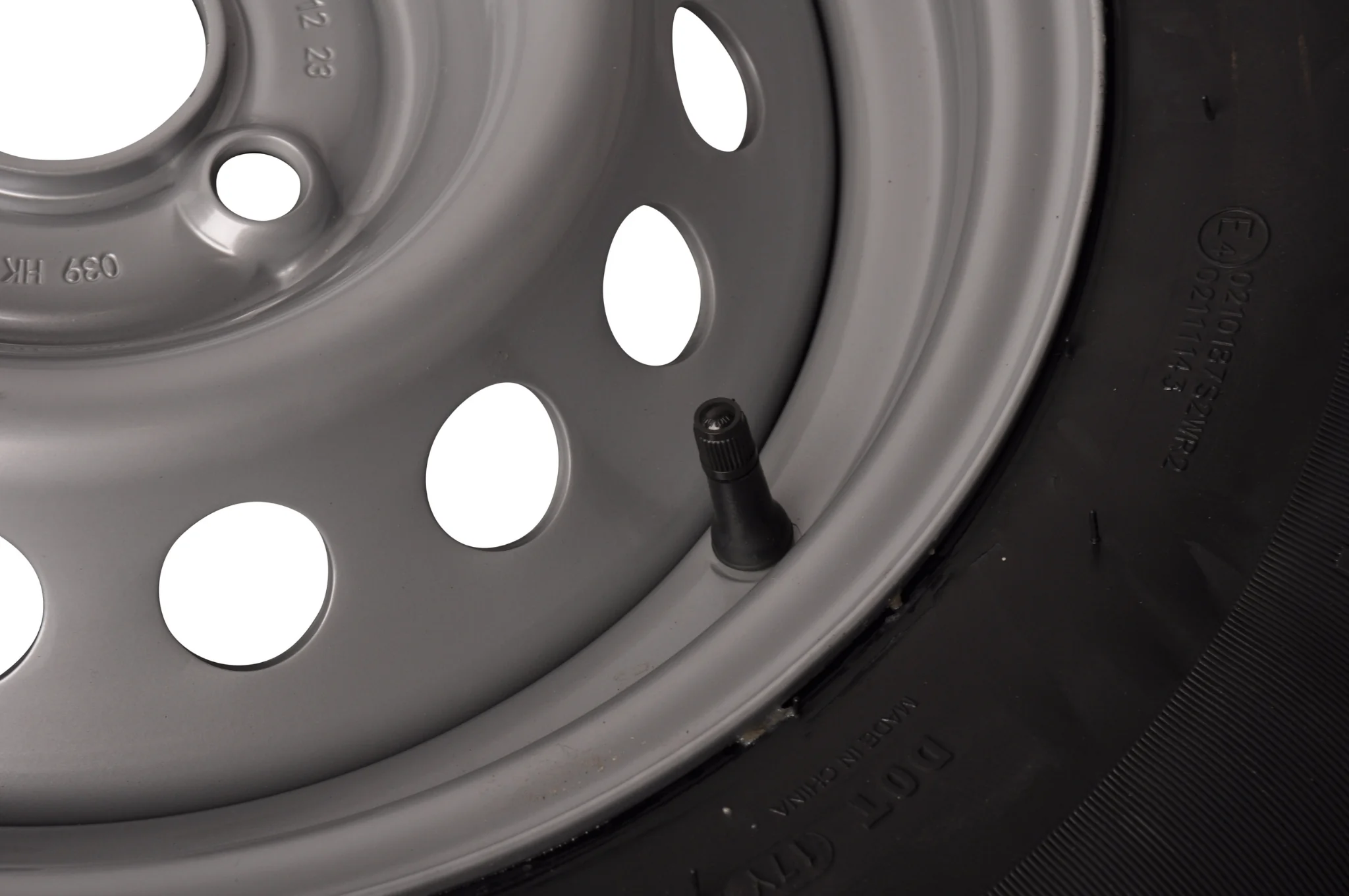 Komplettrad Anhänger - 195/70R14C - Lochkreis: 4x100 - Tragfähigkeit: 710 kg - Nabendurchmesser: 57mm - Image 4
