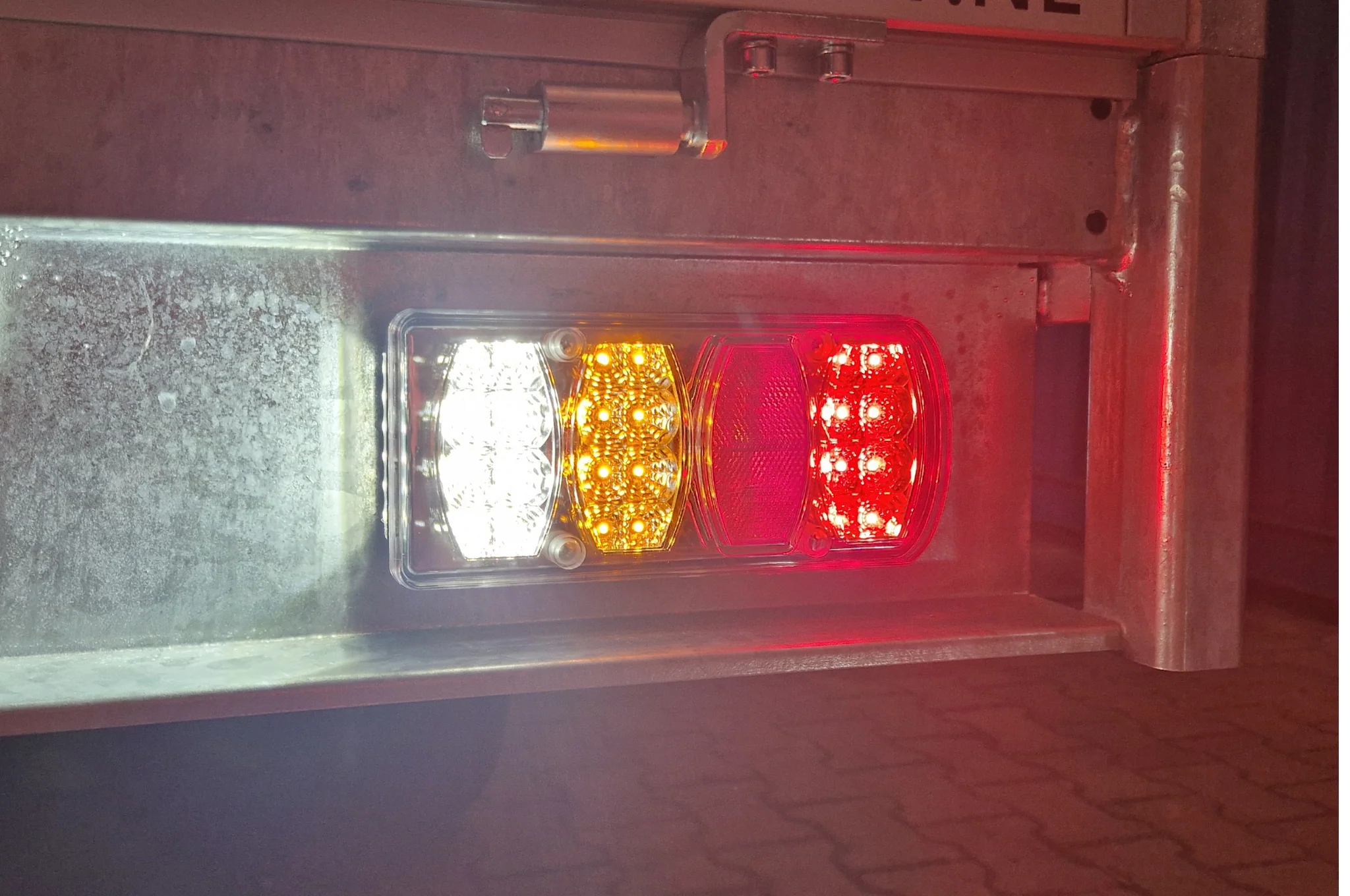 Anhänger Rückleuchte - Cantonal LED - rechts - 228x100x53 mm - 5-poliger Bajonettanschluss - Image 8