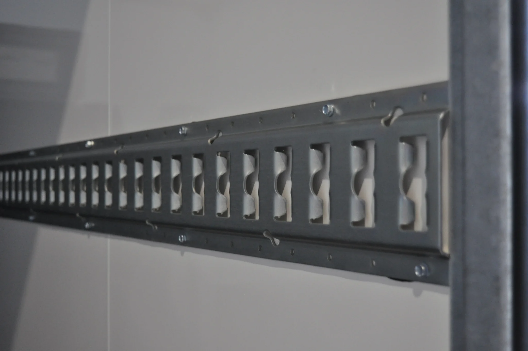 Ladungssicherungsschienen 2,5 mm dick - 150 cm - Image 3