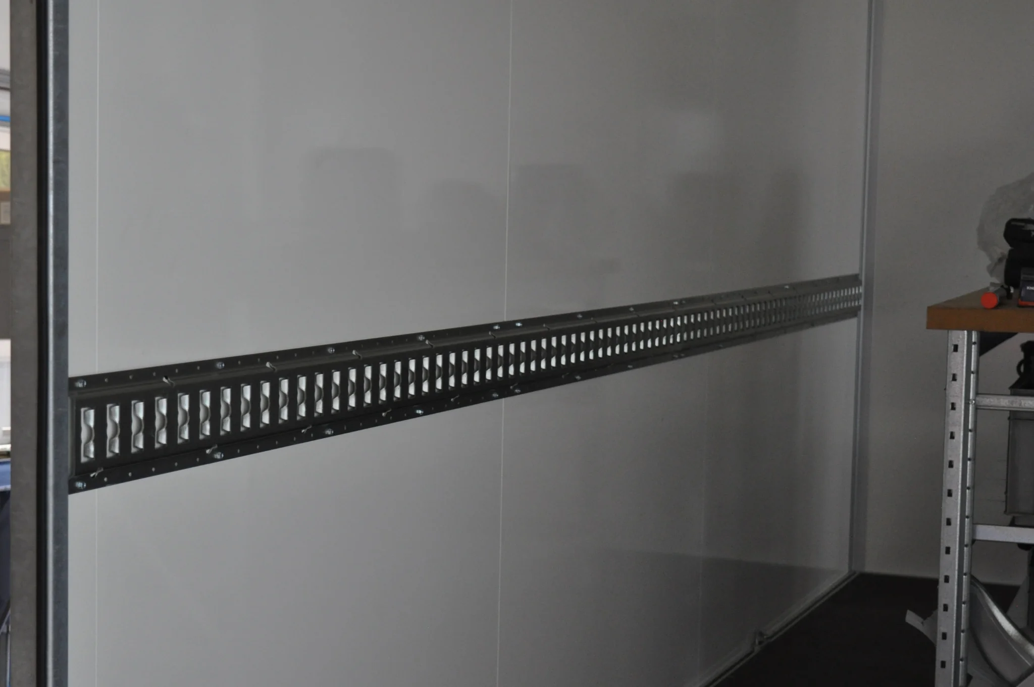 Ladungssicherungsschienen 2,5 mm dick - 150 cm - Image 4