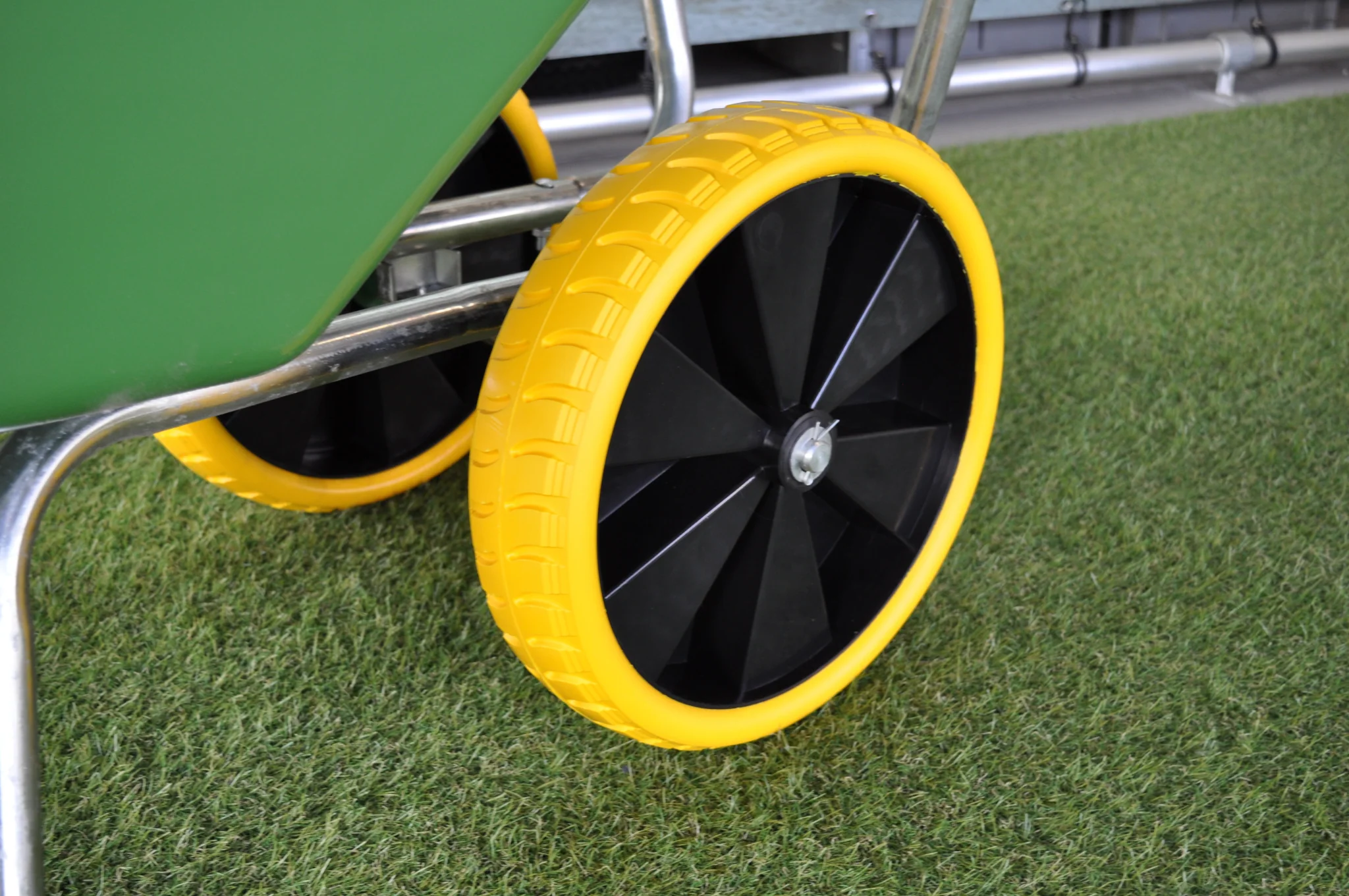 Schubkarrenrad - 4.00-8 - pannensicher Vollgummireifen und schwarzer Kunststoff-Felge - Tragfähigkeit: 150 kg - Achsloch/ Nabendurchmesser: 20 mm - Image 2
