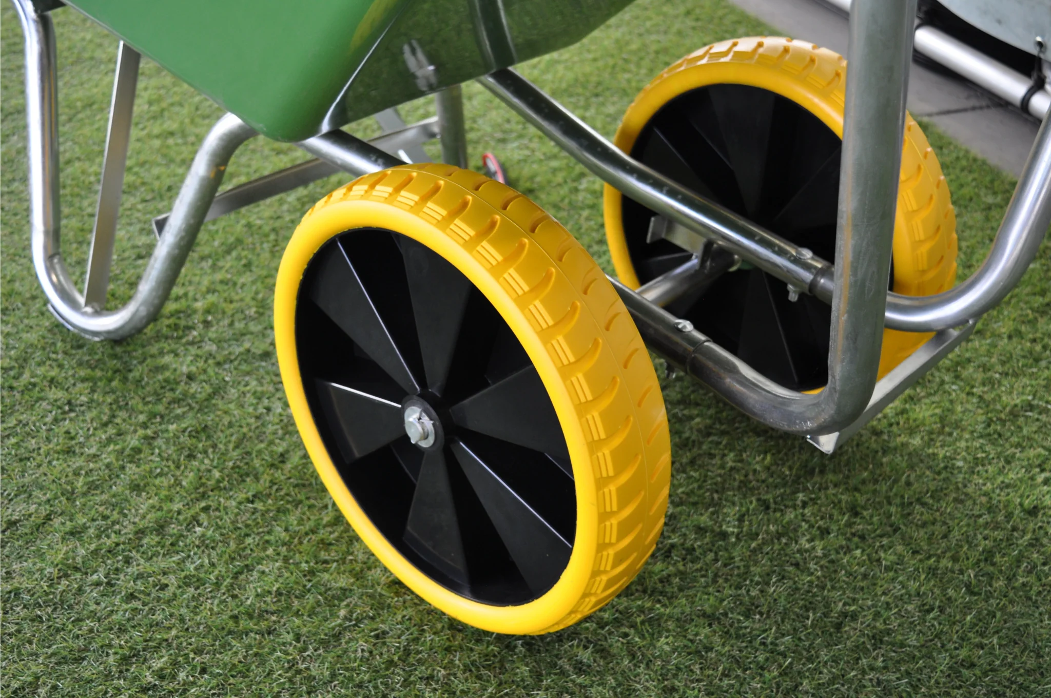 Schubkarrenrad - 4.00-8 - pannensicher Vollgummireifen und schwarzer Kunststoff-Felge - Tragfähigkeit: 150 kg - Achsloch/ Nabendurchmesser: 20 mm - Image 5