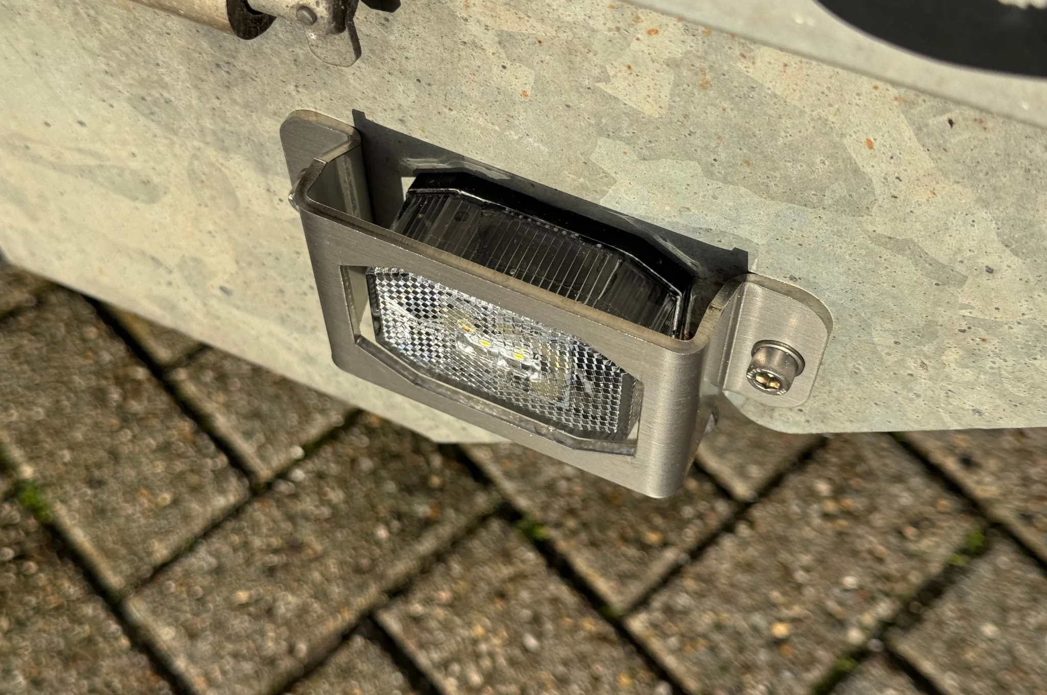 Schutzgitter Aspöck Flexipoint - Geeignet für Flexipoint Rückleuchten - Edelstahl - 130x64x27 mm - Image 5