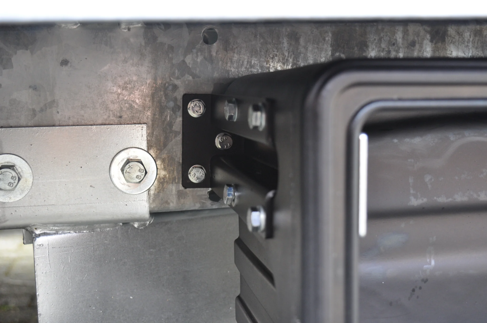 Kompletter Bodenmontagesatz für Stabilo-Deichselbox - Image 3