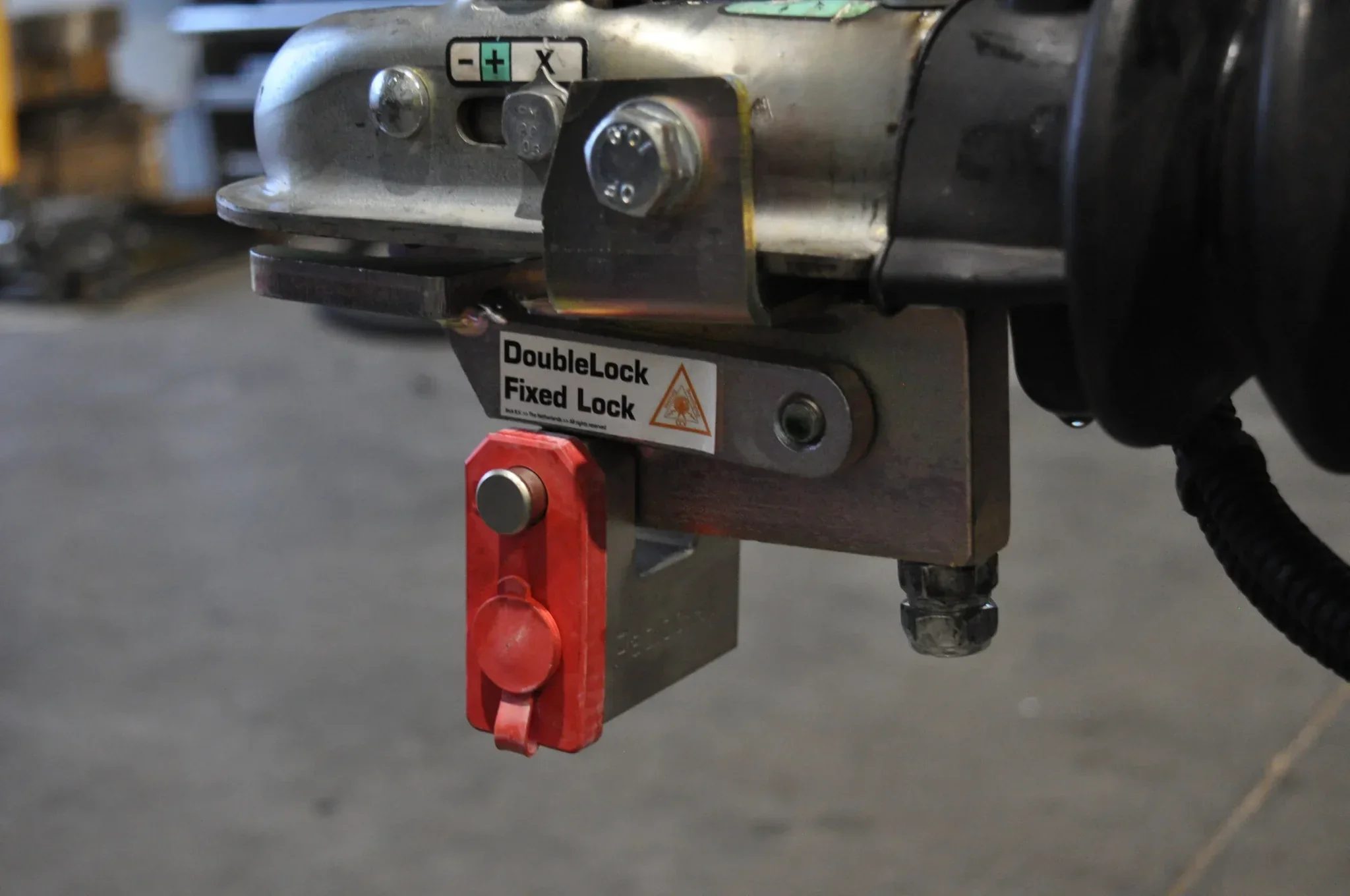 DoubleLock Typ C Fixed Lock - SCM-geprüftes Unterbau-Deichselschloss für gebremste Kupplungen - Image 2
