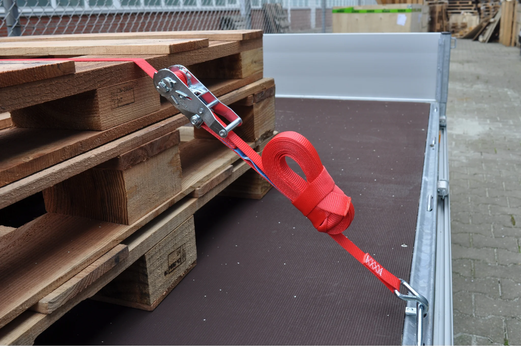 2 Stück Spanngurte - 700x2,5 cm - rot - Bruchlast 750 kg - Image 2